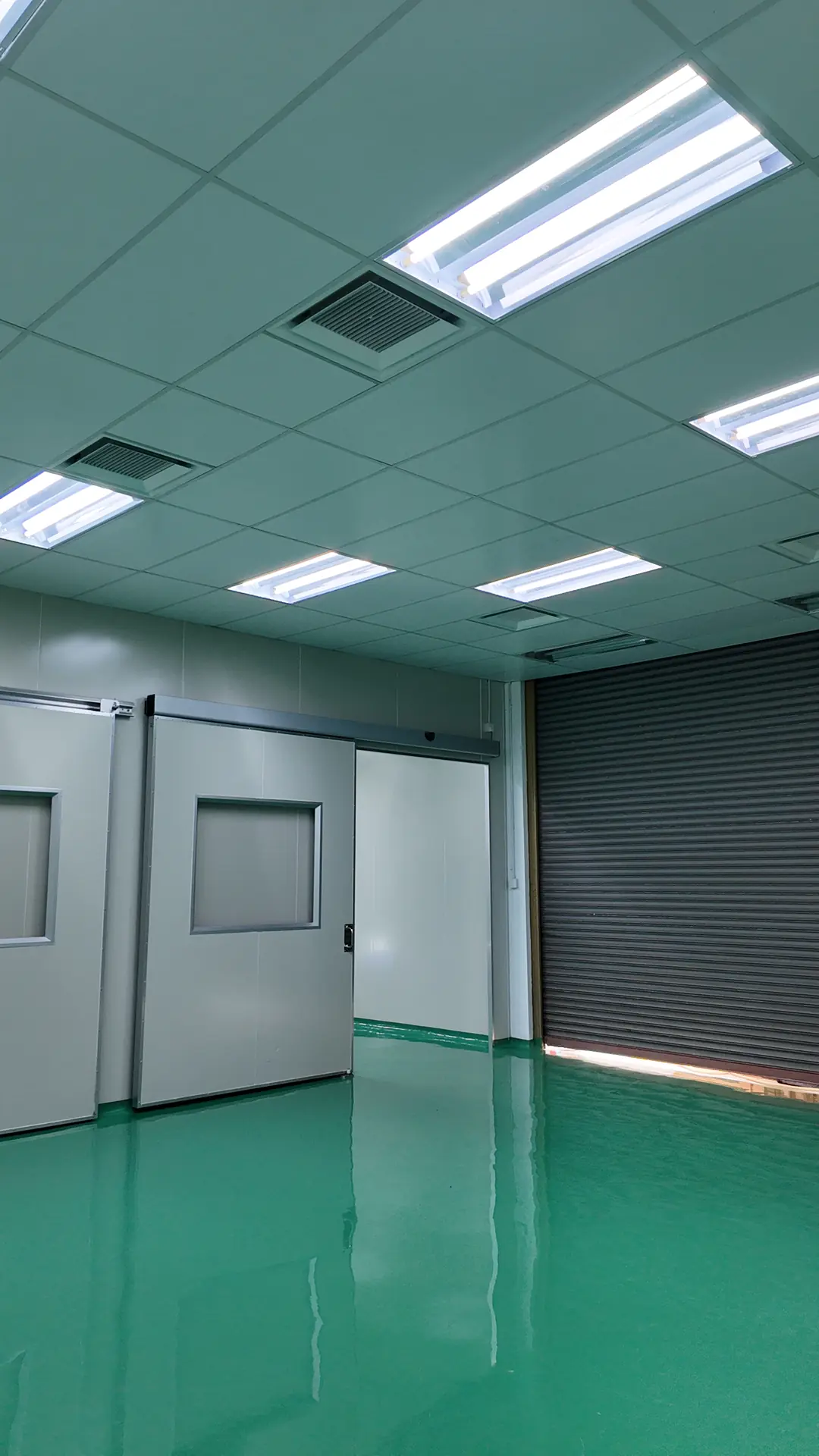 F&B production rooms with insulated panel doors