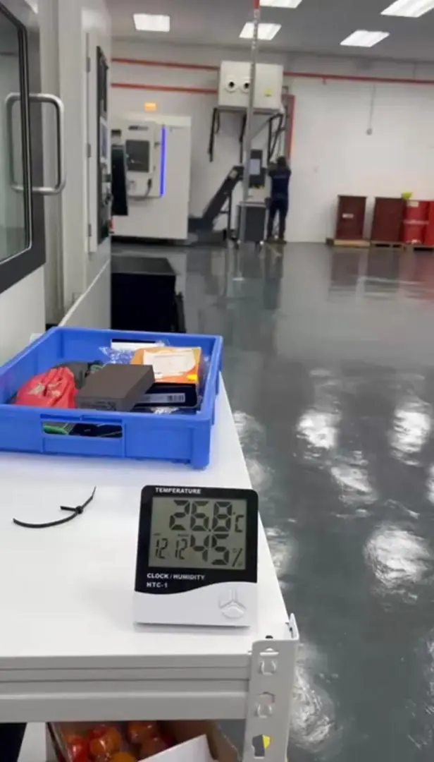 Temperature & humidity monitoring on the floor